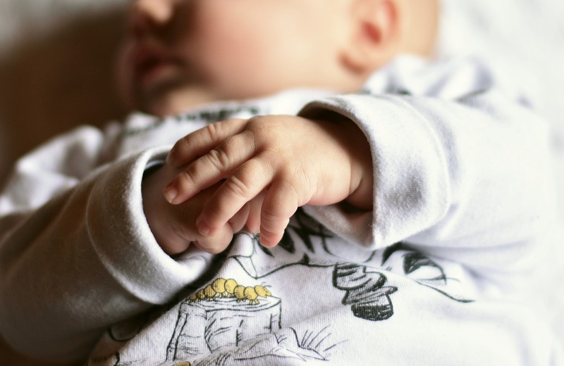 Niemowlę pod opieką pijanych rodziców. Matka miała ponad 2 promile, ojciec ponad 3