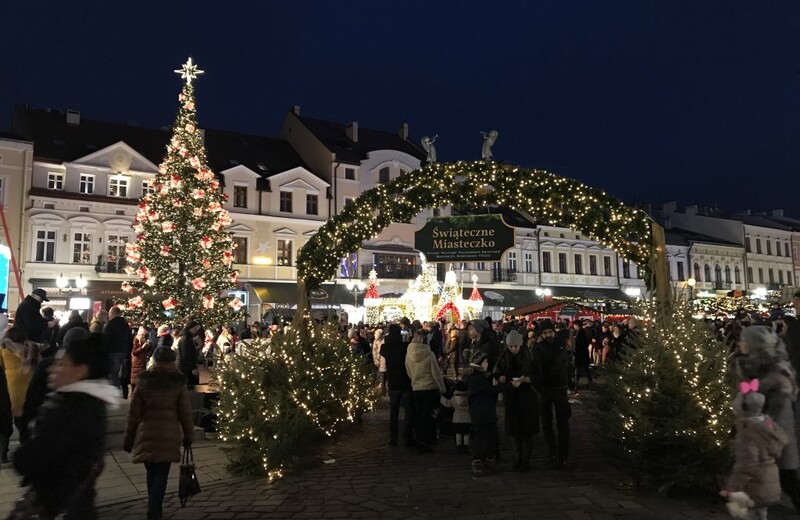 Weekend w Świątecznym Miasteczku: Wigilia Miejska, pokaz laserów, kino plenerowe i inne atrakcje