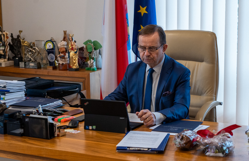 Władysław Ortyl zakażony koronawirusem. "Czuje się dobrze"