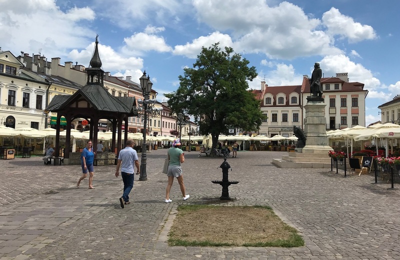 Wiec solidarności z Ukrainą na rzeszowskim Rynku