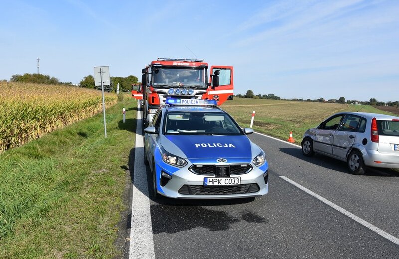 Zderzenie trzech pojazdów w Markowej. Jedna osoba ranna
