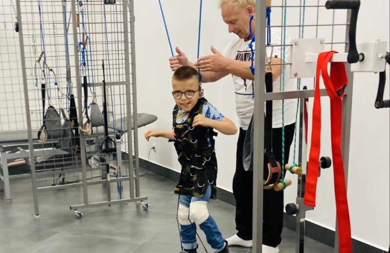 Zostań "Kosmicznym Pomagaczem". Wesprzyj zakup kombinezonów rehabilitacyjnych dla dzieci z Rzeszowa i okolic