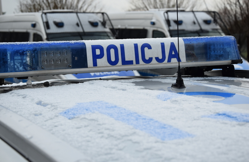 Trudne warunki na drogach. Policja apeluje "o rozwagę i zdrowy rozsądek"