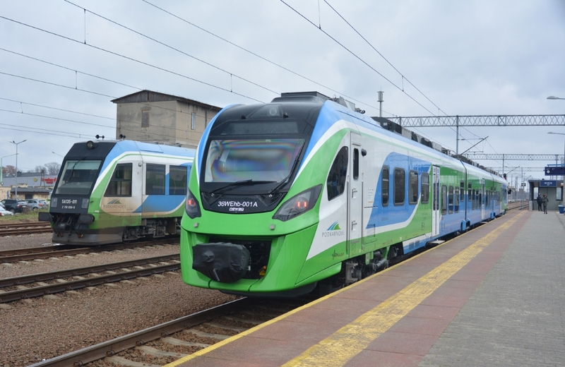 Nowoczesne "hybrydy" na podkarpackich torach. Pokazowy przejazd na trasie Rzeszów - Mielec [ZDJĘCIA]
