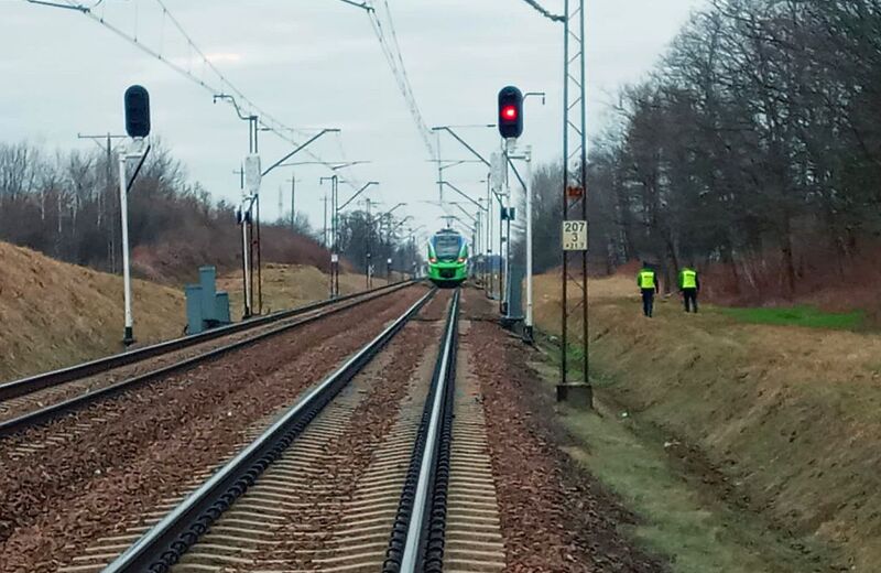 Tragedia na torach. Pociąg śmiertelnie potrącił starszą kobietę