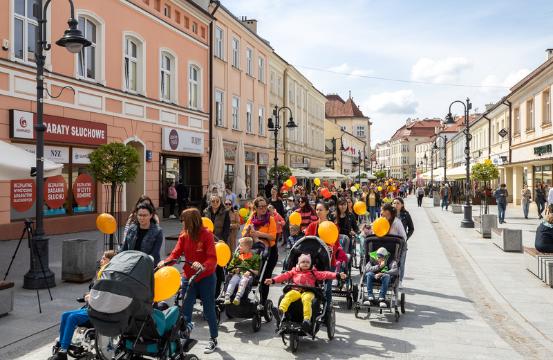 Wielka impreza na rzeszowskim Rynku z okazji "Dnia osób z niepełnosprawnościami"