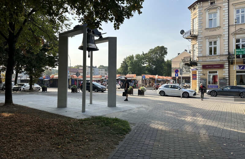 Dzwonnica na placu Wolności gotowa [ZDJĘCIA]