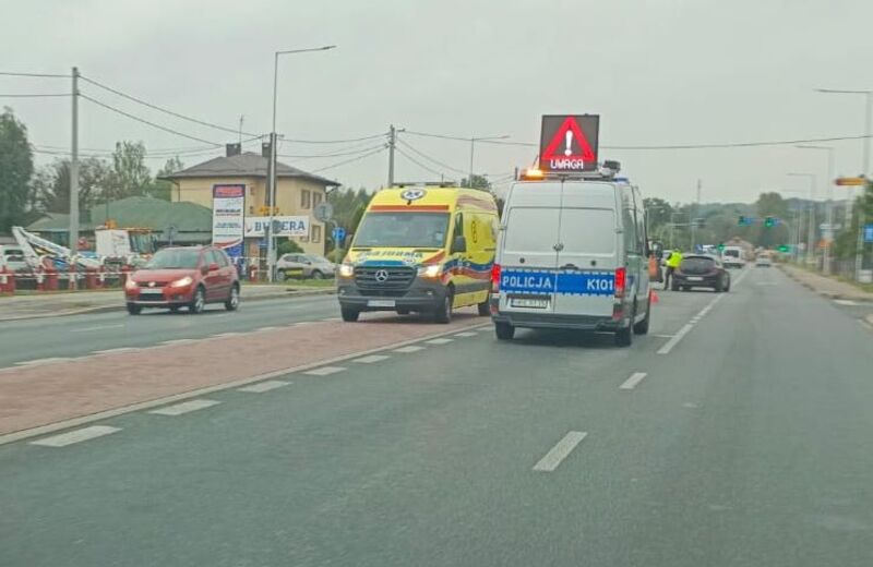 Zderzenie trzech pojazdów w Tyczynie. Dwie osoby w szpitalu