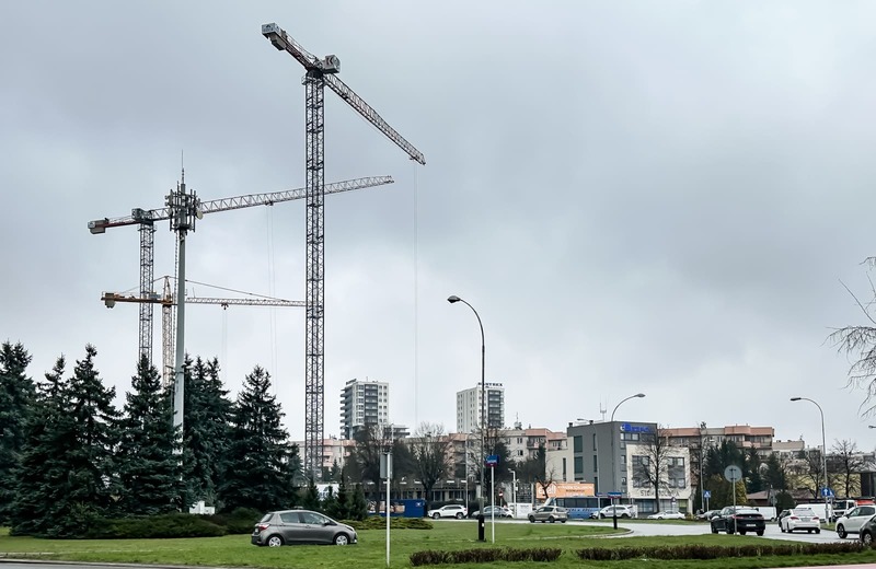 Rośnie 17-piętrowy wieżowiec przy rondzie Pobitno [ZDJĘCIA]