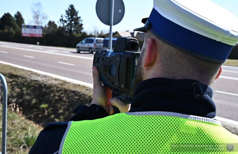 W jeden dzień podkarpaccy policjanci wlepili ponad 860 mandatów