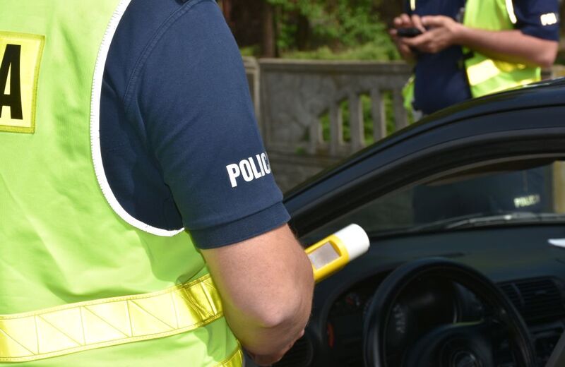 Przyjechała po piwo na stację paliw. Była tak pijana, że miała problem z wyjazdem