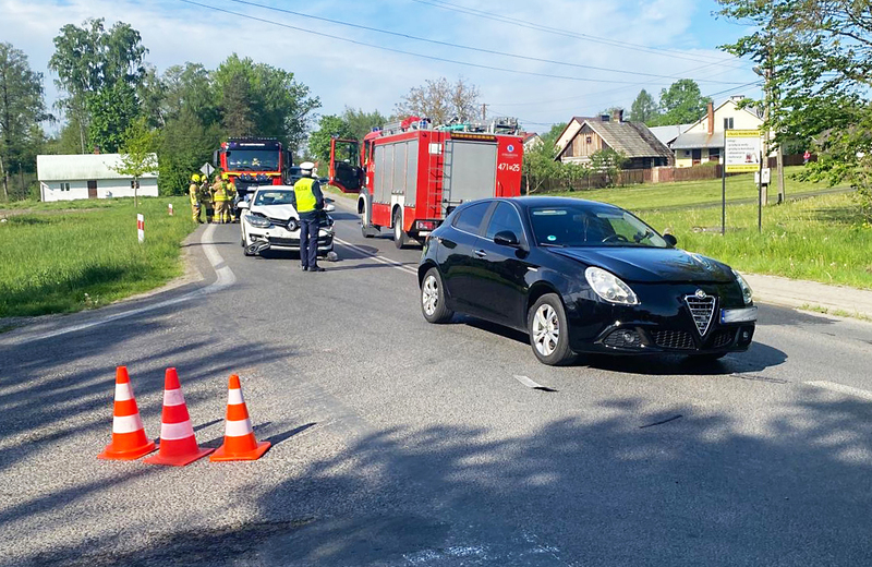Poranny wypadek na DW877 w Biedaczowie. 1 osoba w szpitalu