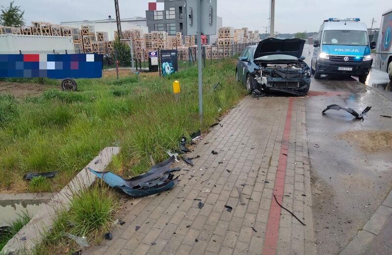 Poranne zderzenie samochodów w Tajęcinie. Dwie osoby ranne