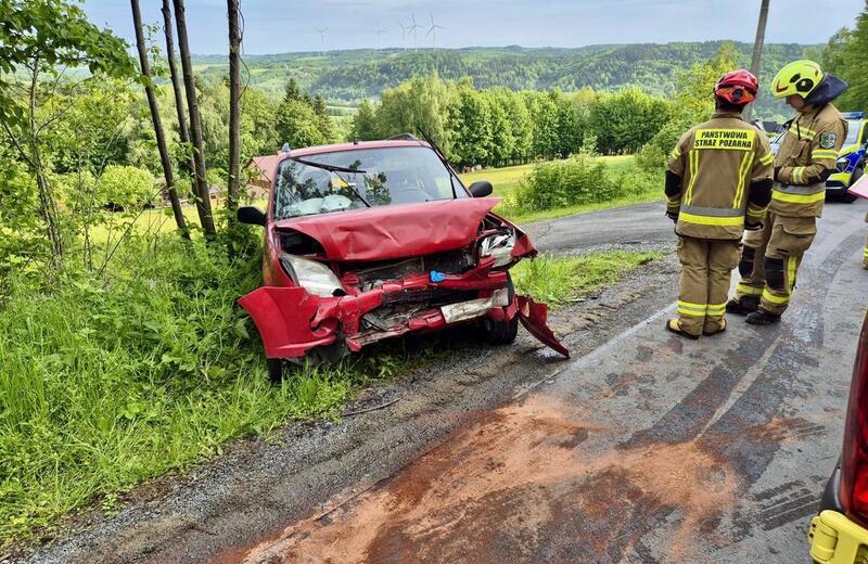 Czołowe zderzenie w Hłudnie. Lądował śmigłowiec LPR, 3 osoby w szpitalu