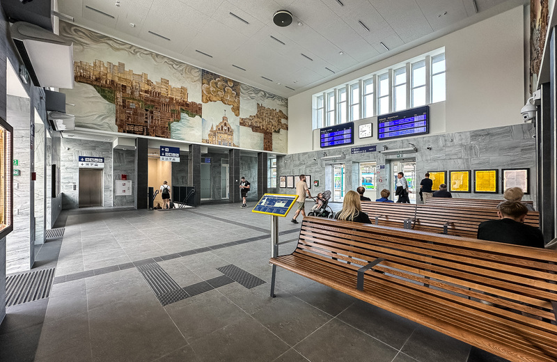 Otwarto zmodernizowany budynek dworca Rzeszów Główny, nowe centrum komunikacyjne i kulturalne miasta [ZDJĘCIA]
