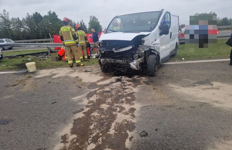 Dachowanie busa na A4 w Terliczce. 47-letnia kobieta zginęła na miejscu