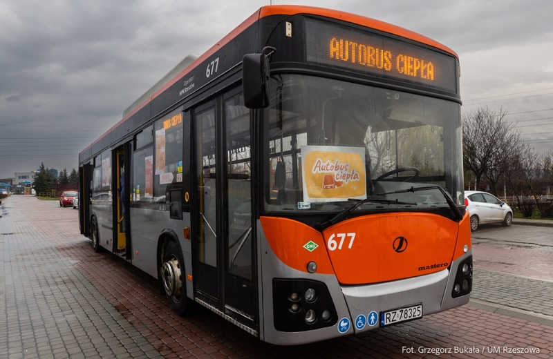 Na ulice Rzeszowa wyjechał „Autobus Ciepła”