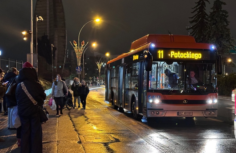 Komunikacja miejska w okresie świąteczno-noworocznym. Sprawdź, jak będą kursowały autobusy