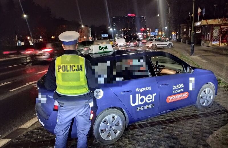 Policyjne kontrole taksówek na aplikację w Rzeszowie. Sprawdzono ponad 50 pojazdów