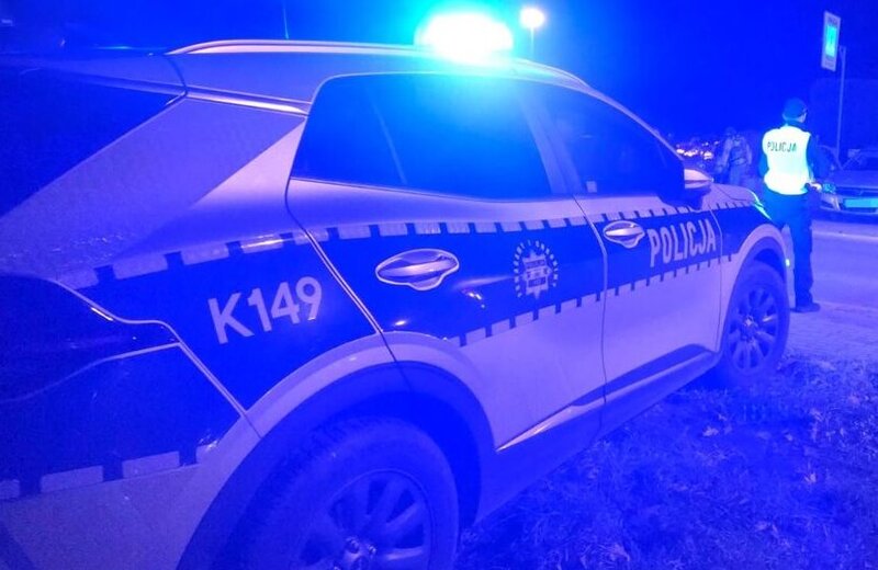 43-letni kierowca uszkodził cztery auta na osiedlu Baranówka. Był pijany i poszukiwany