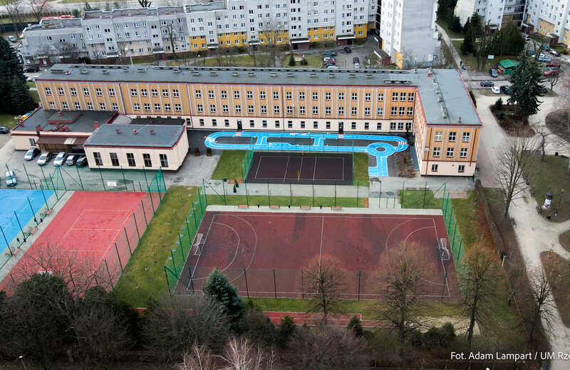 Ministerialne wsparcie na remont szatni w dwóch rzeszowskich szkołach