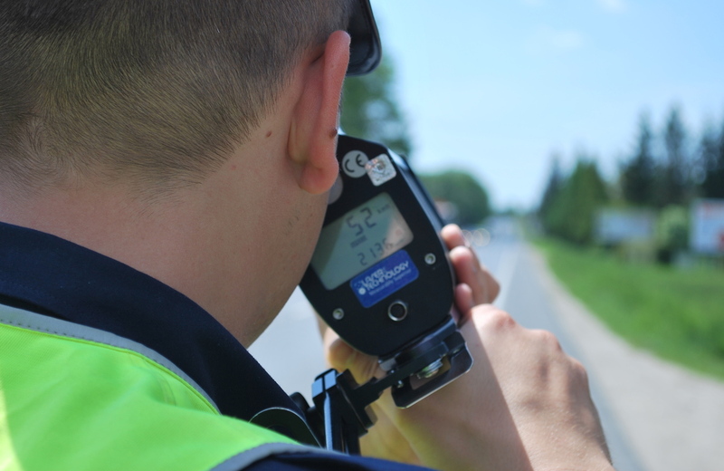 Surowe konsekwencje za brawurową jazdę. 40-latka pędziła Porsche prawie 180 km/h