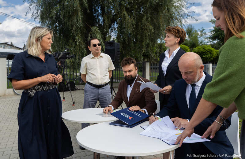 Nowe latarnie na dwóch rzeszowskich osiedlach. Rozświetlą ponad 3 km dróg