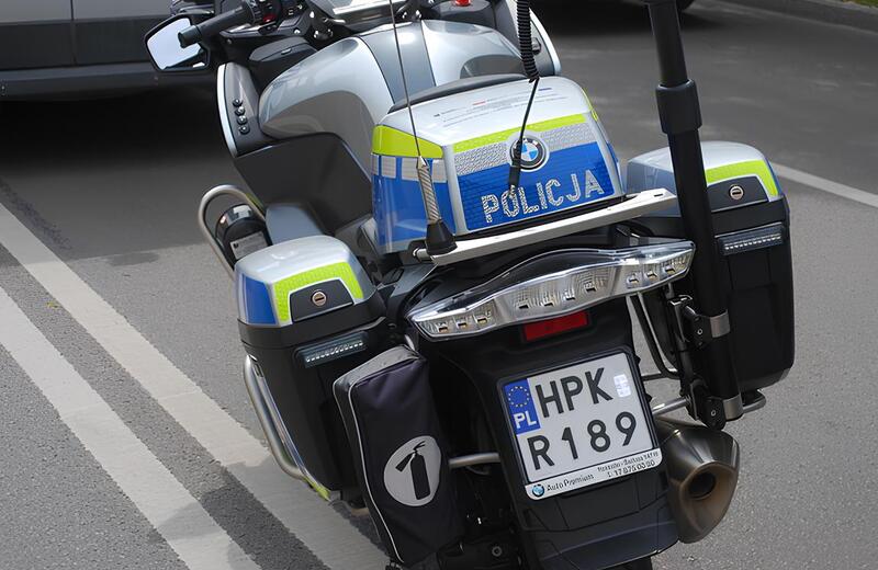 Policyjny pościg za kierującym hulajnogą. 40-latek ukarany mandatem 5 tys. zł [FILM]