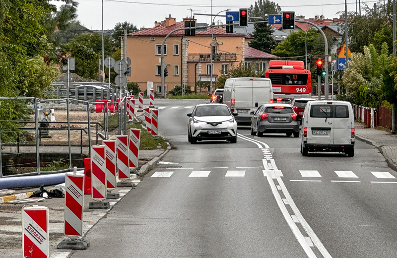 Trwa budowa blisko kilometrowej ścieżki pieszo-rowerowej na Zalesiu. Mamy nowe zdjęcia z inwestycji
