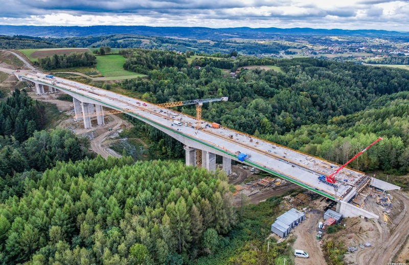 Ważny krok na budowie S19 Babica – Jawornik. Połączono dwie części estakady