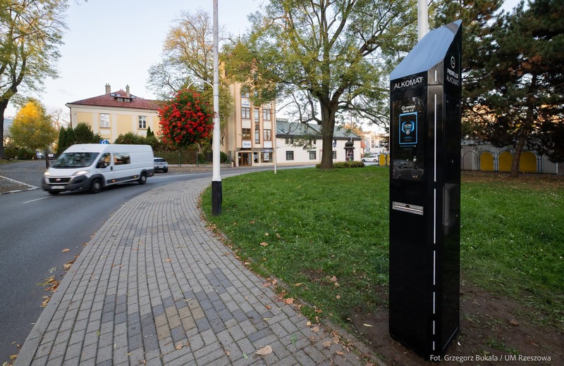 W centrum Rzeszowa stanął pierwszy samoobsługowy, całodobowy alkomat
