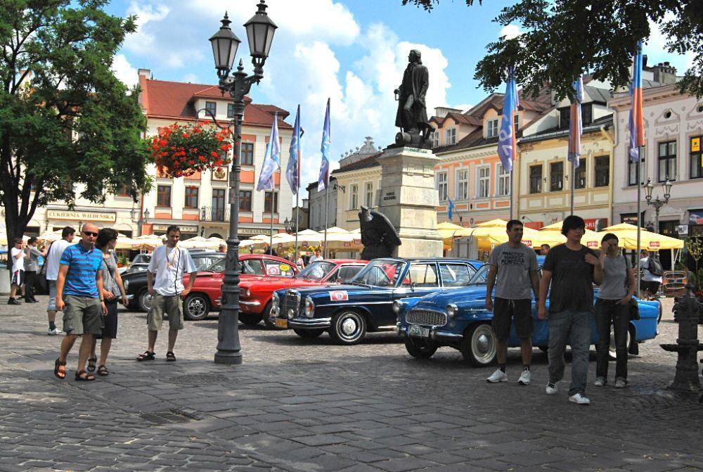 XI Podkarpacki Rajd Pojazdów Zabytkowych - Rzeszów - Rynek