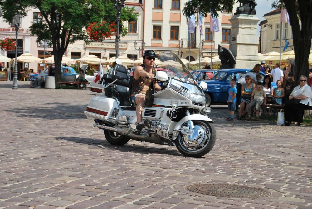 XI Podkarpacki Rajd Pojazdów Zabytkowych - Rzeszów - Rynek