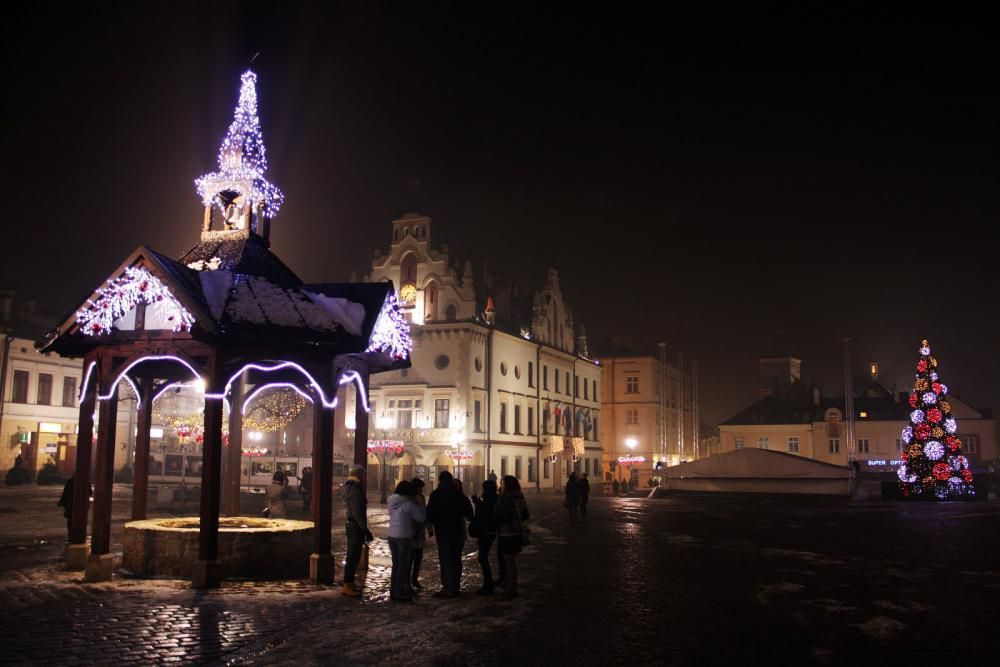 Rzeszów przedświąteczny - Rynek i okolice - Rzeszów - 8.12.2010