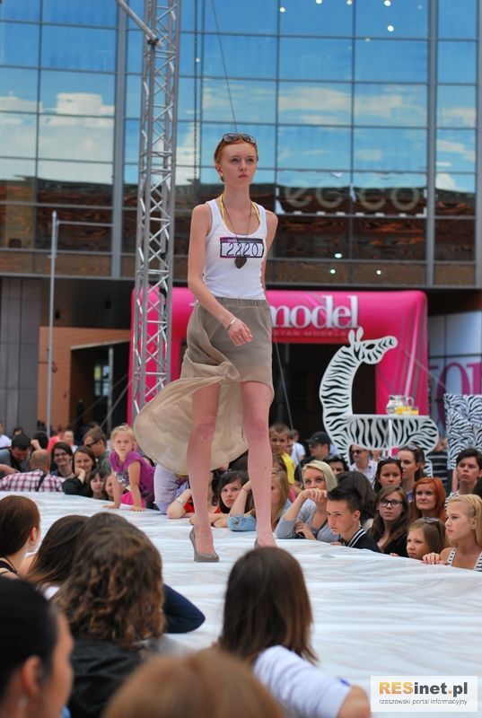 Top Model w Millenium Hall