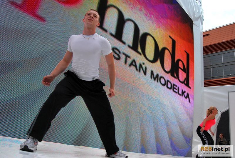 Top Model w Millenium Hall