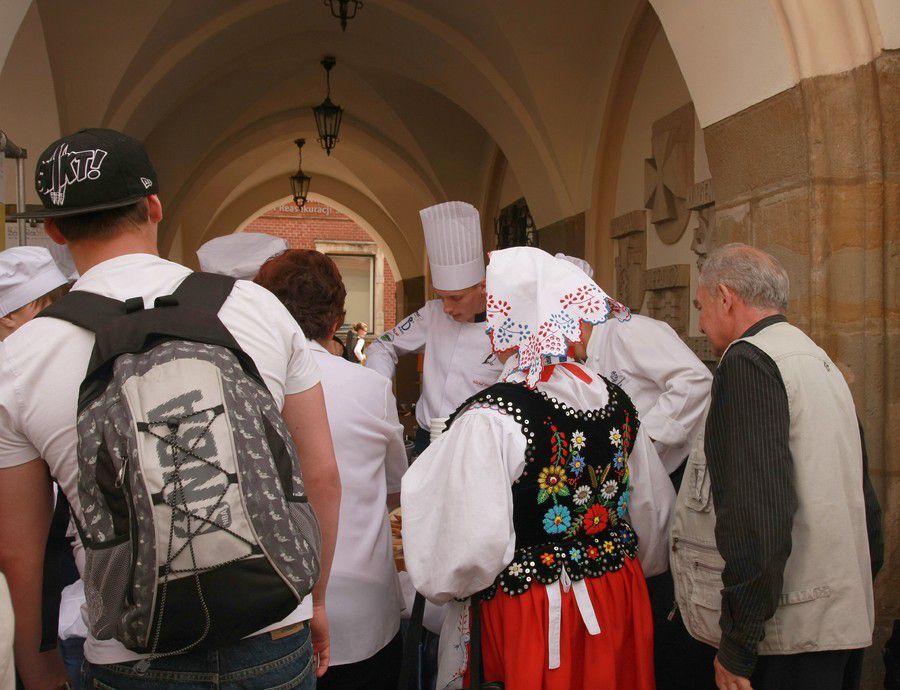 Wojewódzkie Święto Ludowe na rynku w Rzeszowie