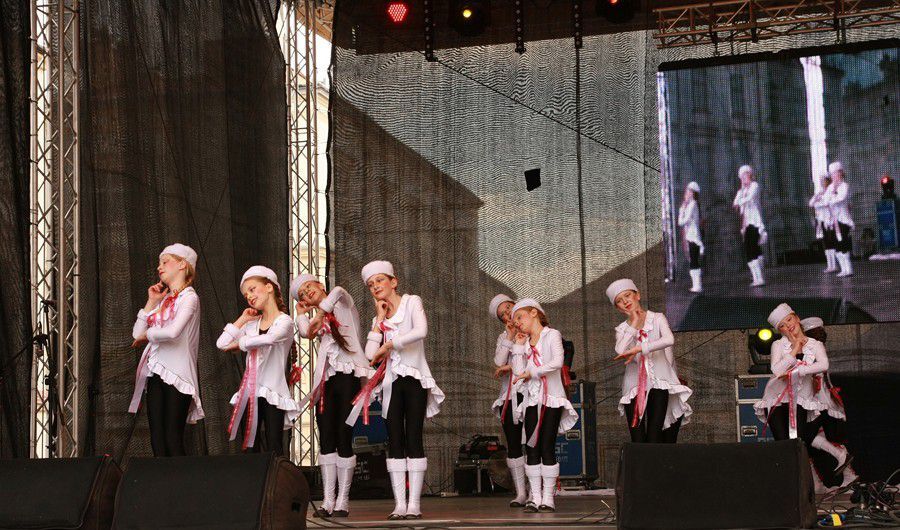 Wojewódzkie Święto Ludowe na rynku w Rzeszowie