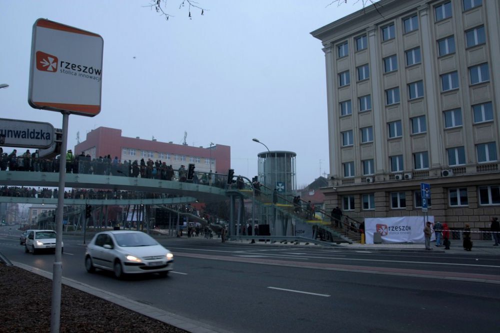 Fotogaleria z otwarcia okrągłej kładki w Rzeszowie