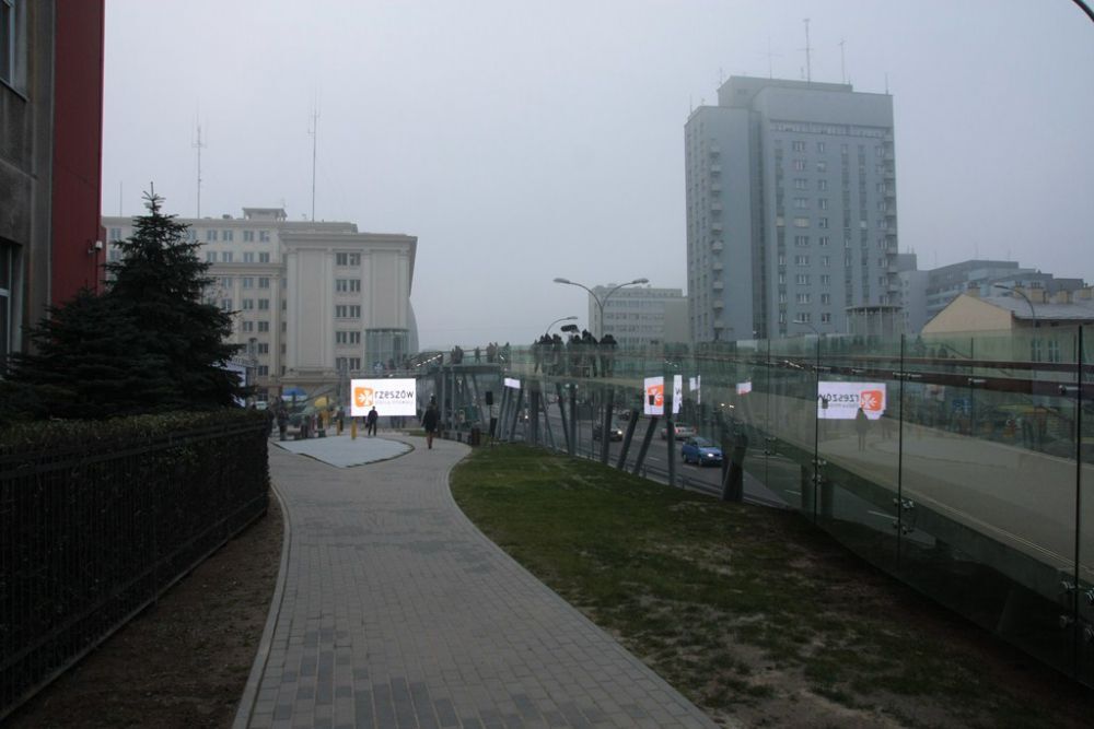  Fotogaleria z otwarcia okrągłej kładki w Rzeszowie