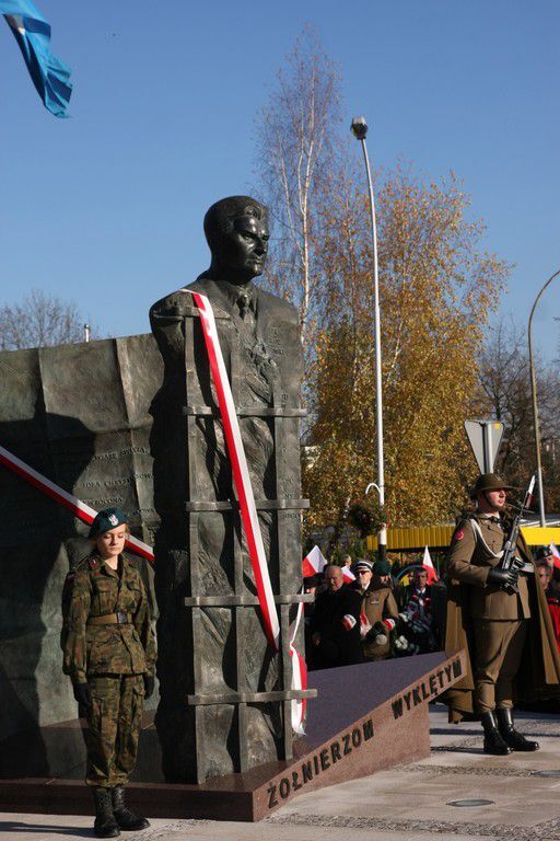  Odsłonięcie i poświecenie pomnika płk. Łukasza Cieplińskiego,