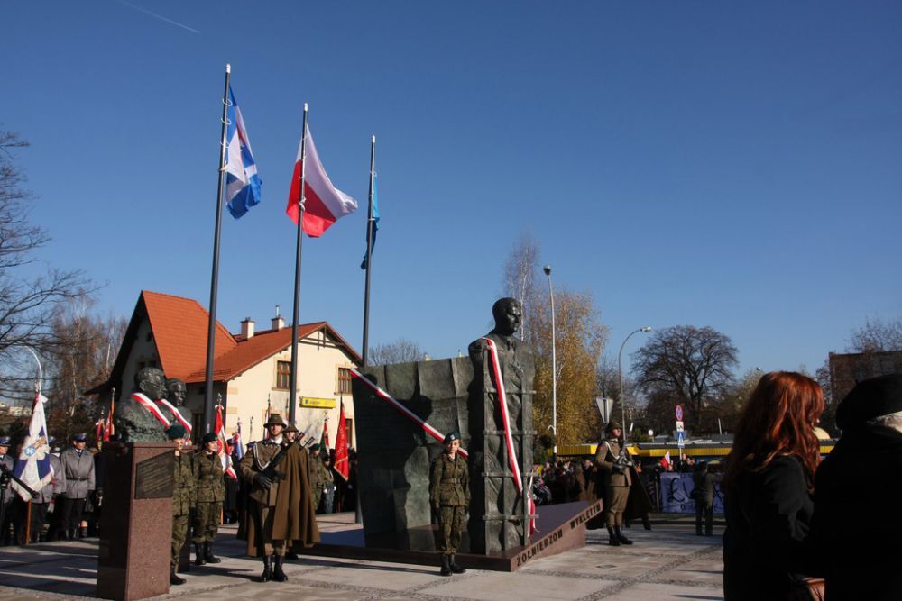  Odsłonięcie i poświecenie pomnika płk. Łukasza Cieplińskiego,