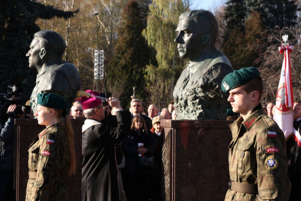  Odsłonięcie i poświecenie pomnika płk. Łukasza Cieplińskiego,