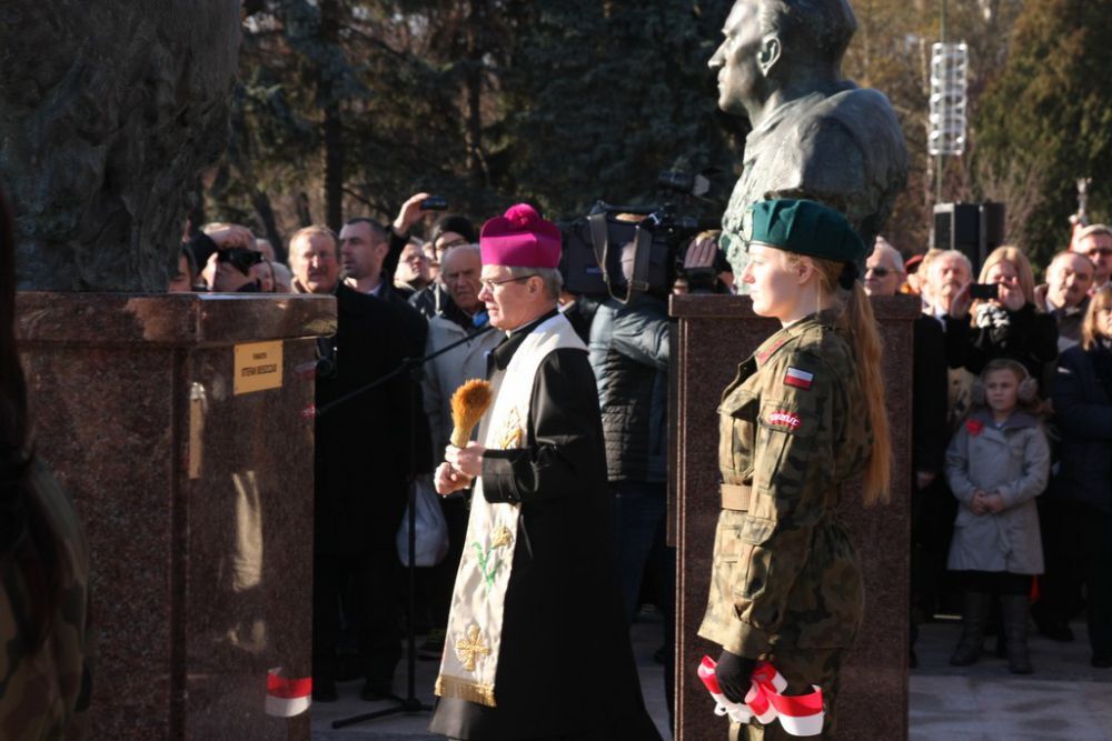  Odsłonięcie i poświecenie pomnika płk. Łukasza Cieplińskiego,