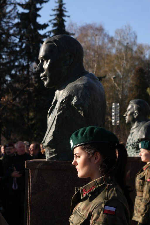  Odsłonięcie i poświecenie pomnika płk. Łukasza Cieplińskiego,