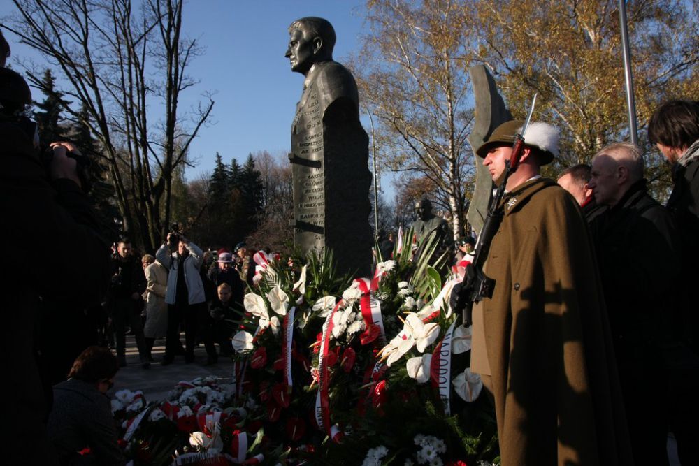  Odsłonięcie i poświecenie pomnika płk. Łukasza Cieplińskiego,