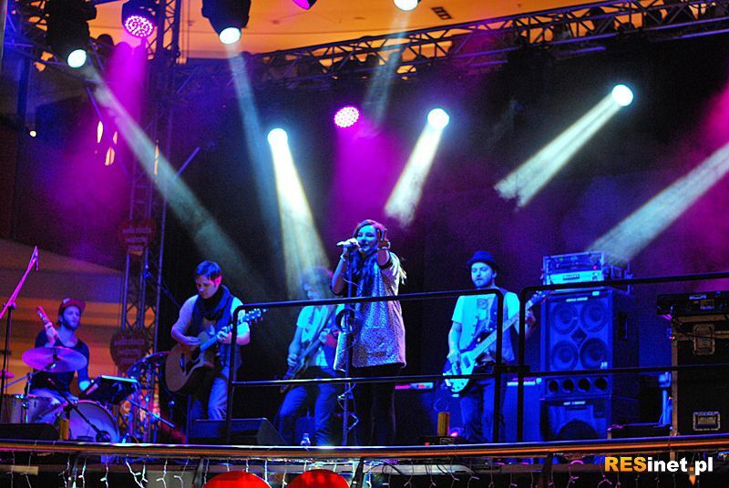 Ewa Farna podczas WOŚP 2014 w Rzeszowie