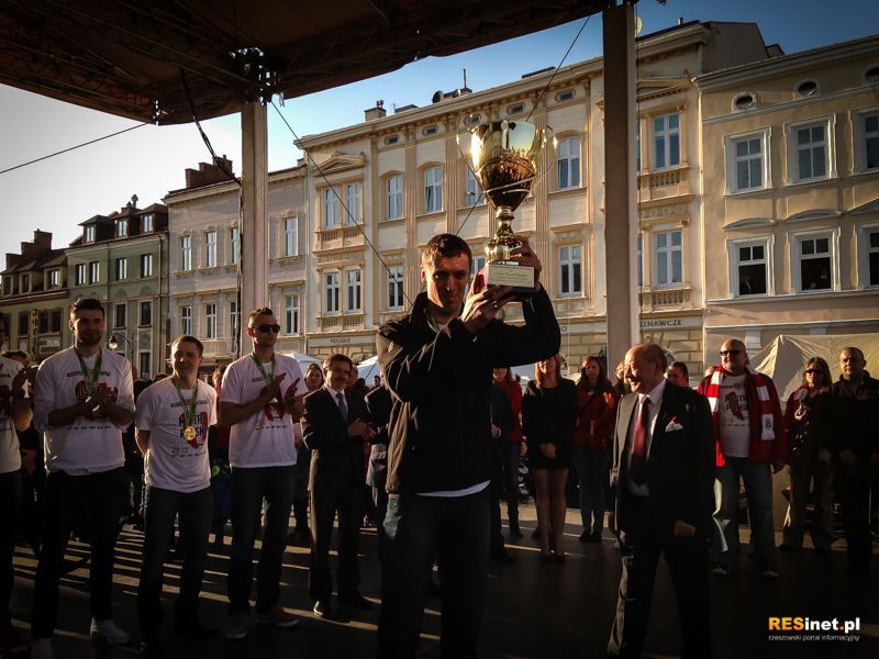 Asseco Resovia Mistrzem Polski. Feta na rynku