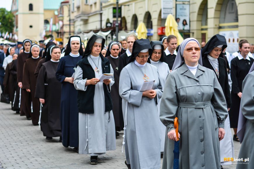 Boże Ciało. Procesja ulicami Rzeszowa