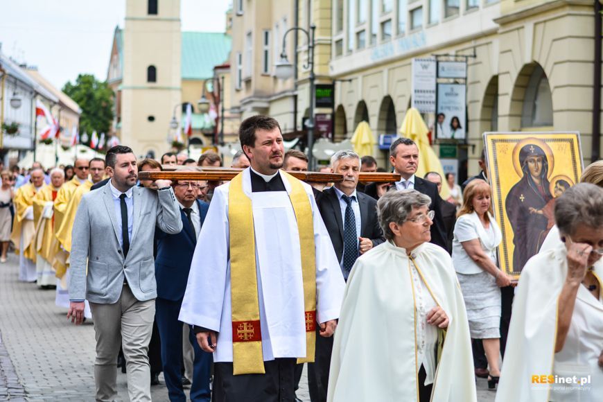 Boże Ciało. Procesja ulicami Rzeszowa